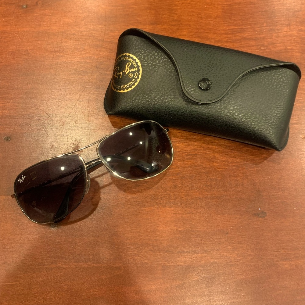 64mm Ray-ban Aviator Sunglasses with case!